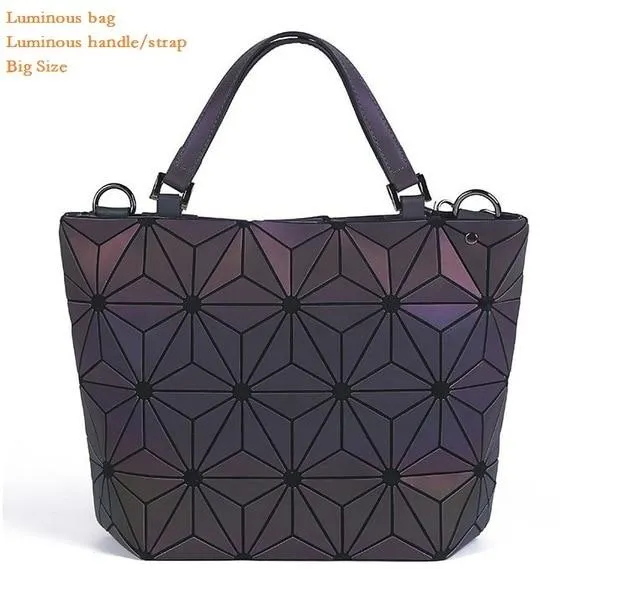 Drop Shipping Luminous Bag women's geometry lattic totes bag High Quilted Chain Shoulder Bags Laser Plain Folding Handbags