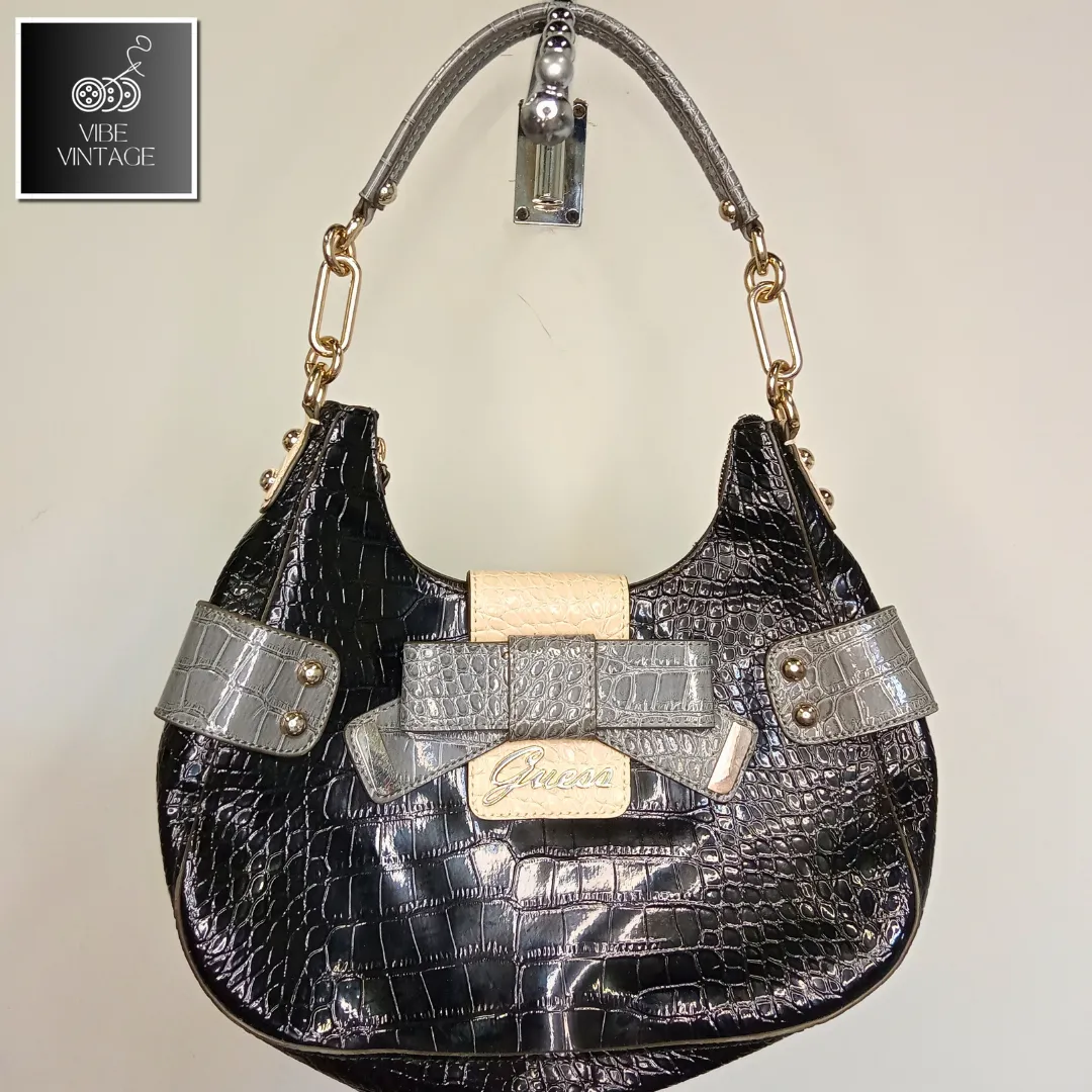 GUESS AND COACH HANDBAGS - 16 PCS